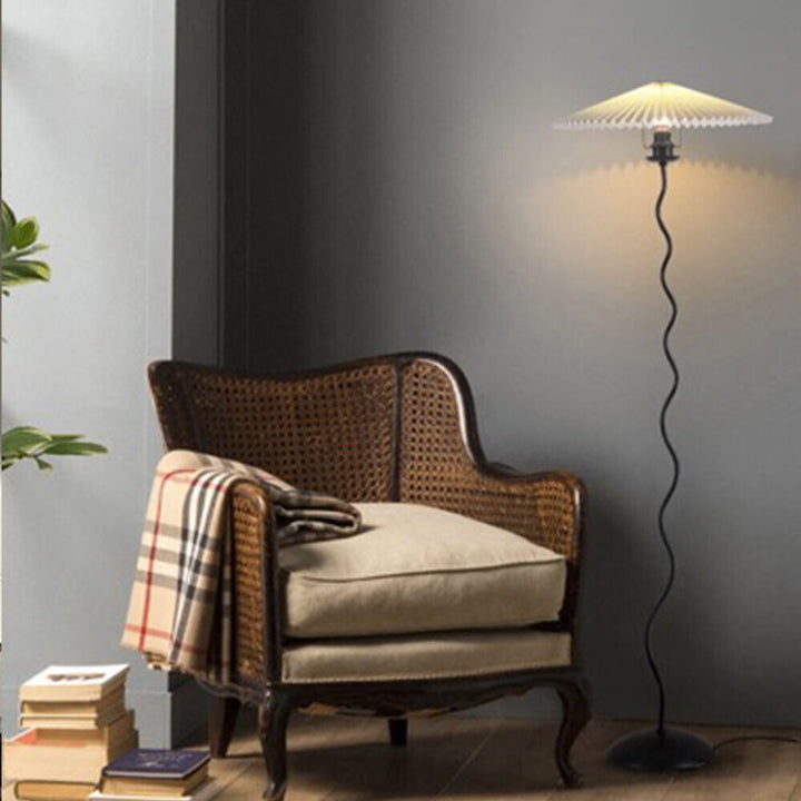 Squiggle Pleats Floor Lamp